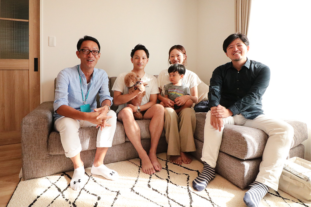 お客さまの声（インタビュー時の様子）これからエイワハウジングでお家づくりをする方に、アドバイスはありますか？｜大阪・兵庫の新築一戸建て、分譲住宅、建売住宅、注文住宅、モデルハウス分譲ならエイワハウジング